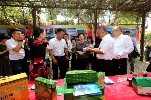 点击新窗口打开