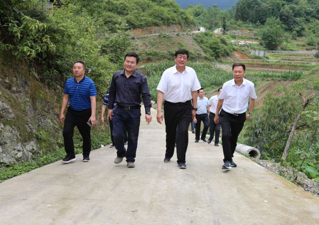 点击新窗口打开