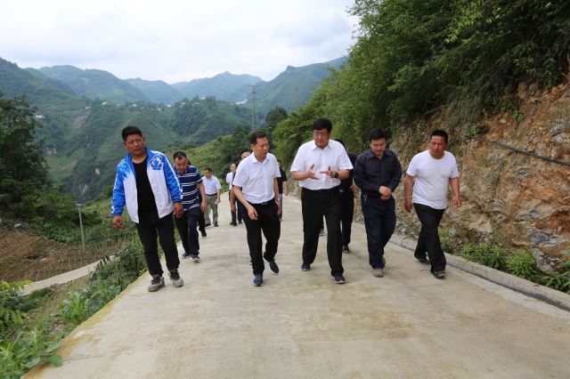 点击新窗口打开