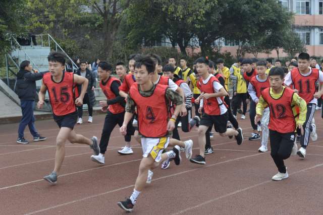 泸县建校举行2020年校园迷你马拉松比赛