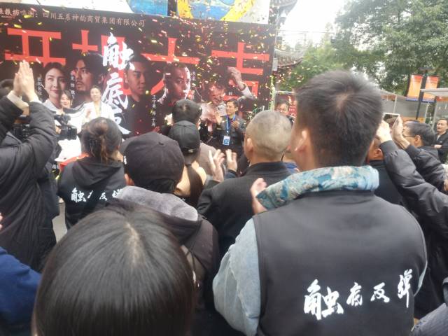 点击新窗口打开