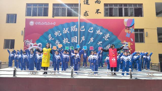 雷波县城关小学开展萌娃国旗下深情倡绿色生活活动