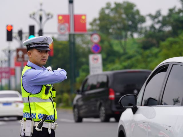 点击新窗口打开