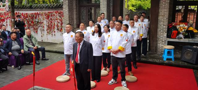 点击新窗口打开