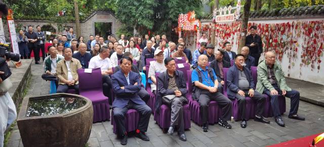 点击新窗口打开