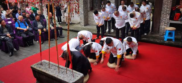 点击新窗口打开