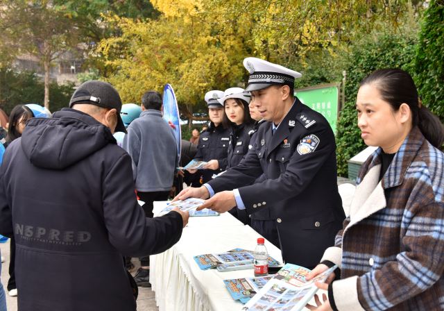 警民同心同行 共筑平安雄州