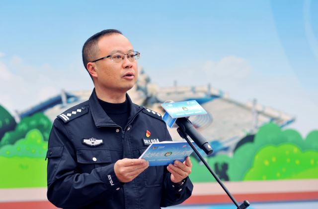 点击新窗口打开