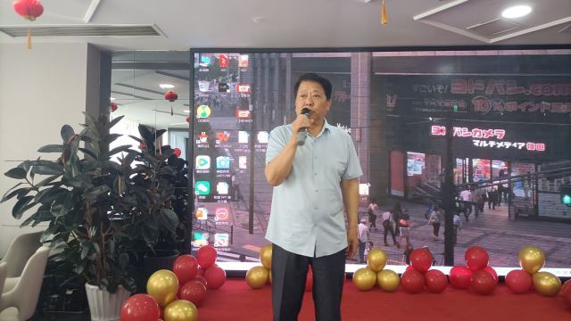 点击新窗口打开